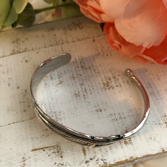 Bohemian Feather Cuff Bracelet - Picture 2 of 2